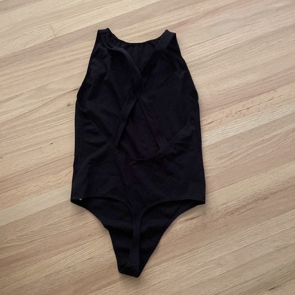 Aritzia Wilfred Free Criss Cross Thong Bodysuit - Picture 2 of 6